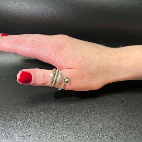 Karen Hill Tribe of Thailand Fine Silver Leaf Wrap Around Flower Ring - Picture 1 of 7